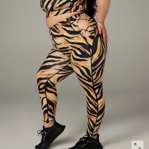 Savage X Fenty wildcat cut out legging